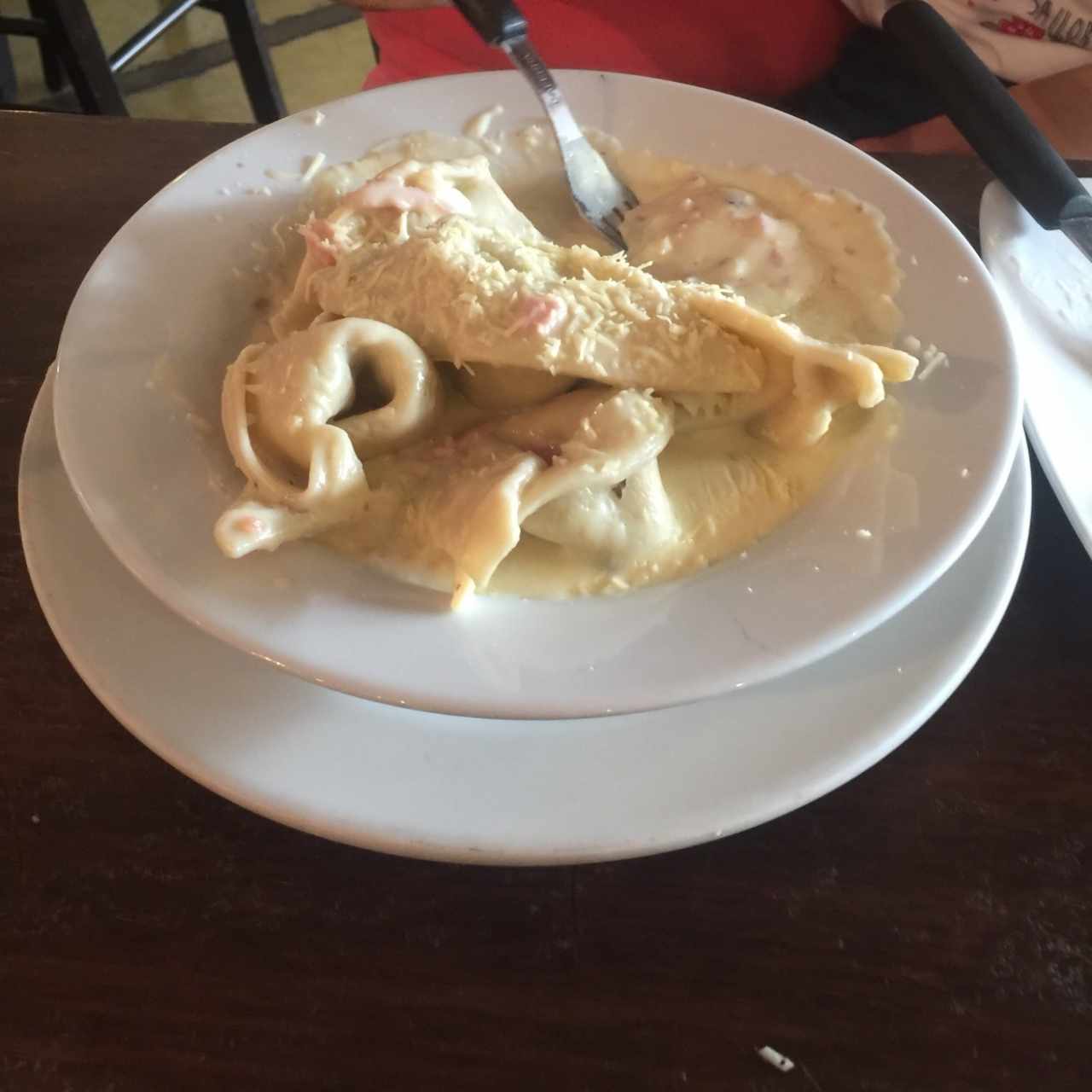 raviolis de champiñones y queso de cabra en salsa alfredo
