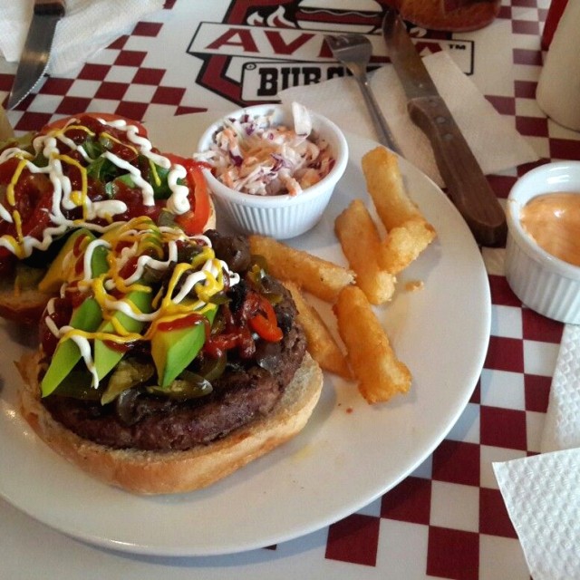 Especial 200gr con champiñones,  aguacate,  jalapeños y pimentón ahumado!