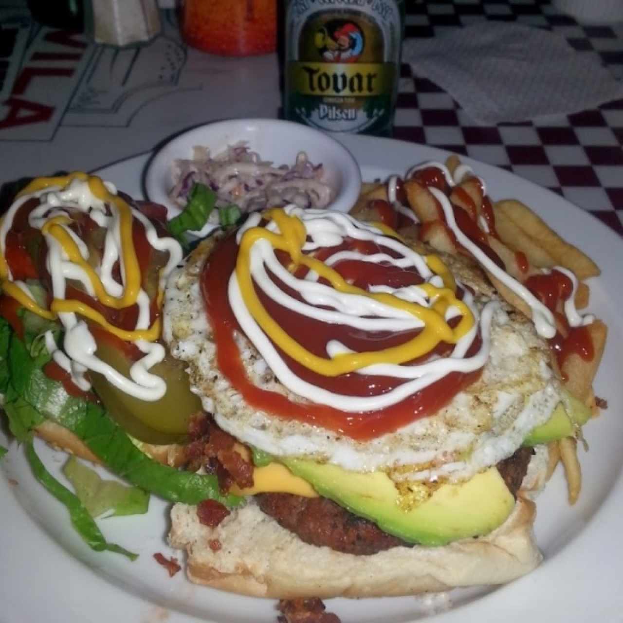 MI especial ávila burguer!!! Incomparable!!! le pongo huevo, queso fundido, tocineta y aguacate
