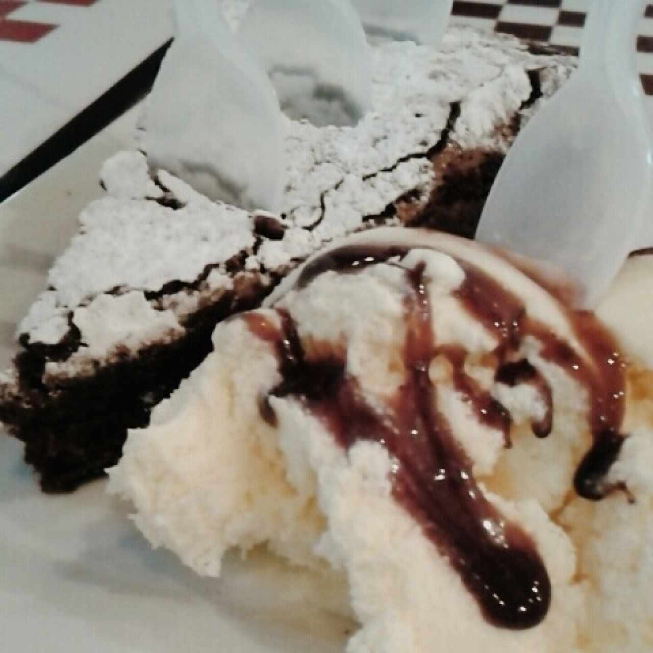 Brownie con Helado