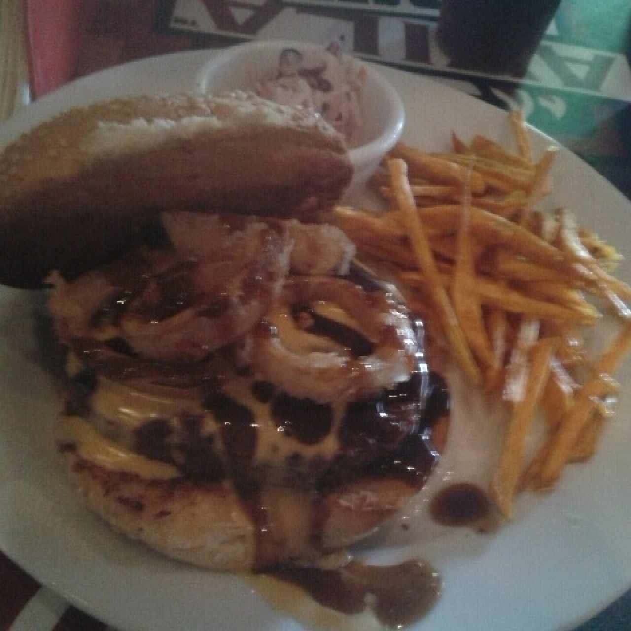 Sebucan Burguer con batata sticks