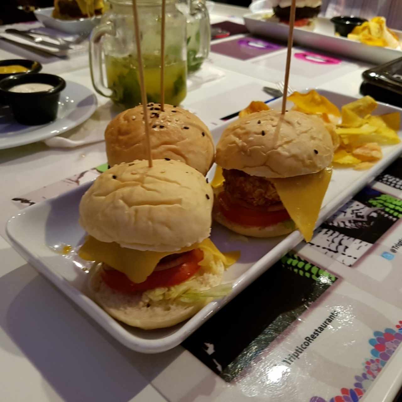Triptico de Hamburguesas (Chorizo, Pollo Crispy y Res) 