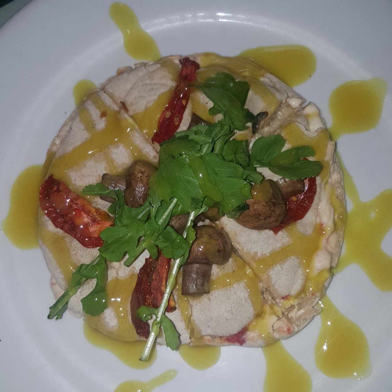 Mini focaccia con queso de cabra.
