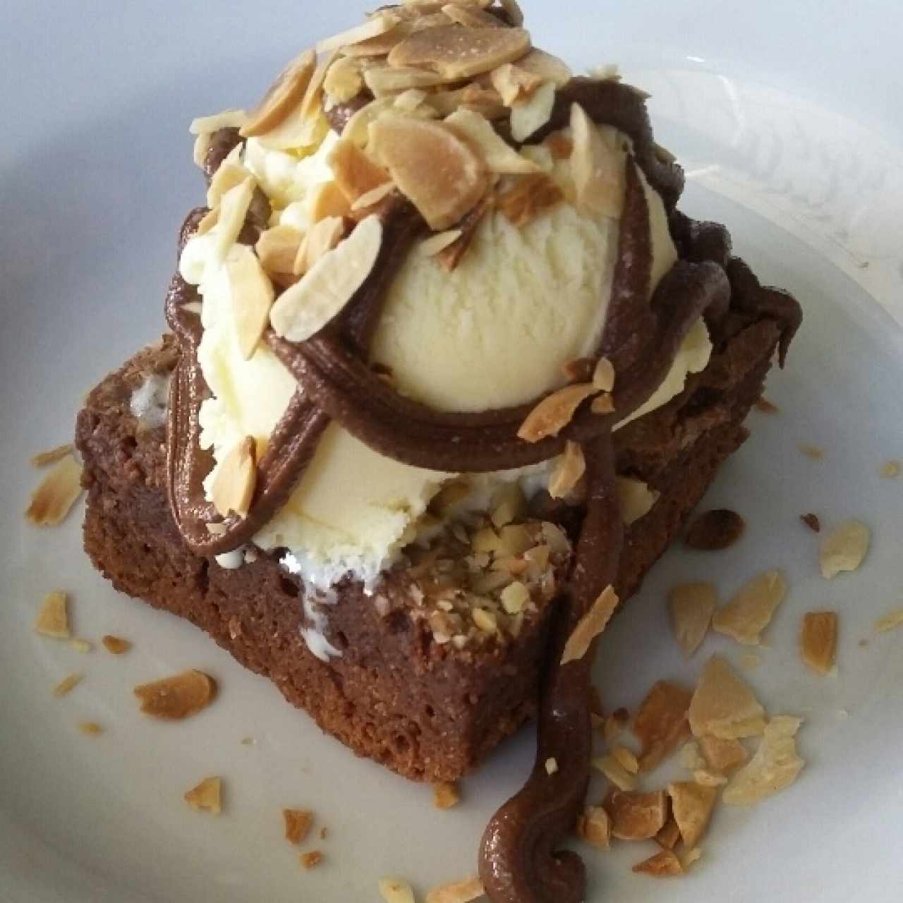 Brownie con helado