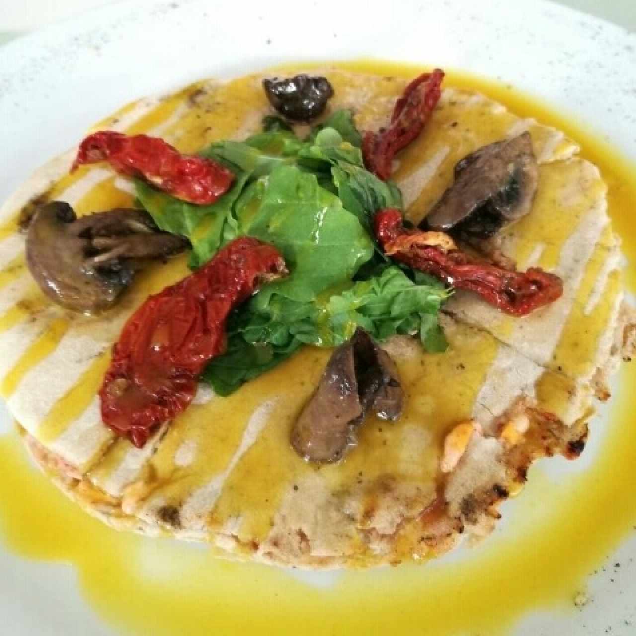 mini foccacia con hongos y tomates secos 