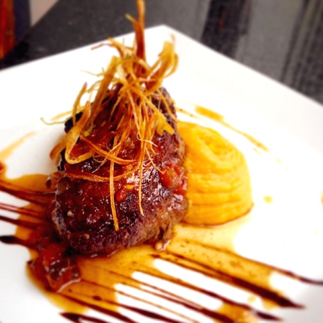Centro de lomito con chutney de tomate