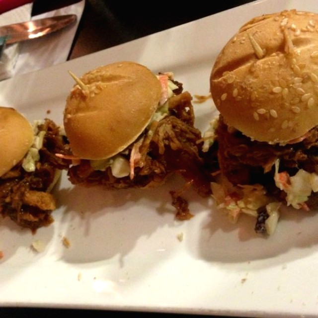 Trío de hamburguesas de pernil