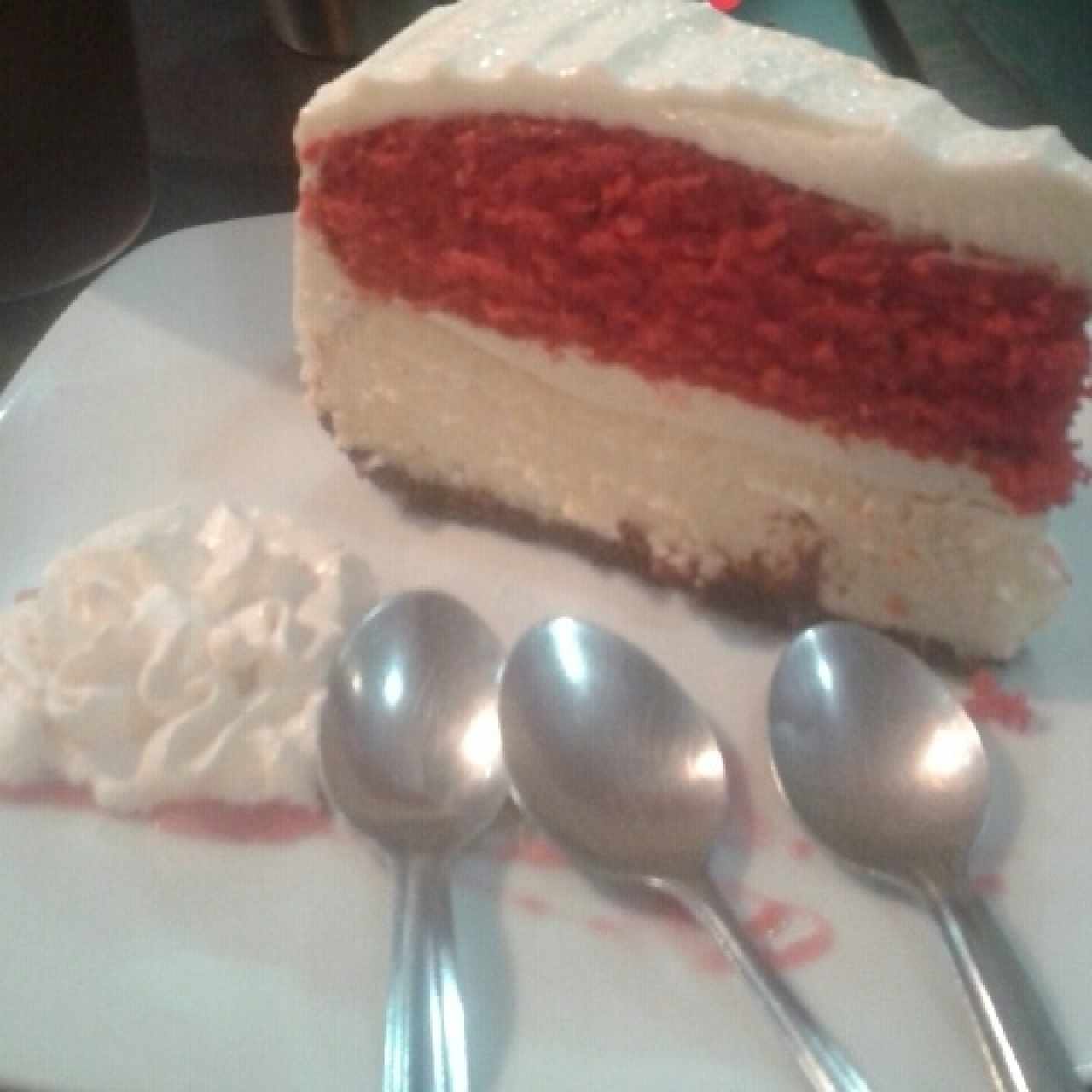 Red velvet cheesecake 