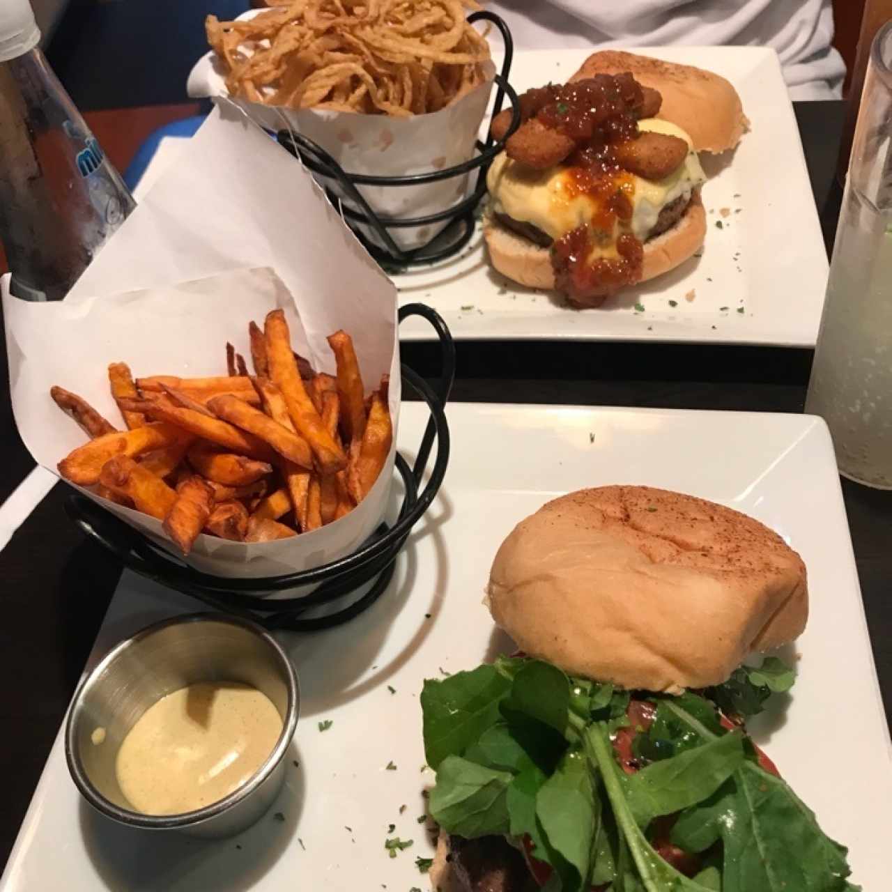 Hamburguesa Capresa y Hamburguesa Holandesa