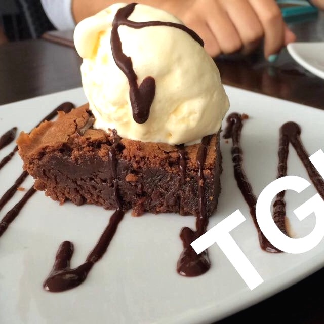 Brownie con helado