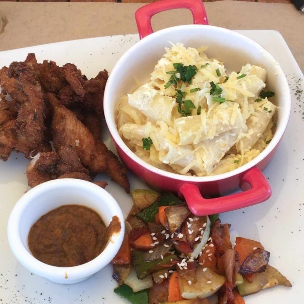Tiras de pollo con pasta cuatro quesos