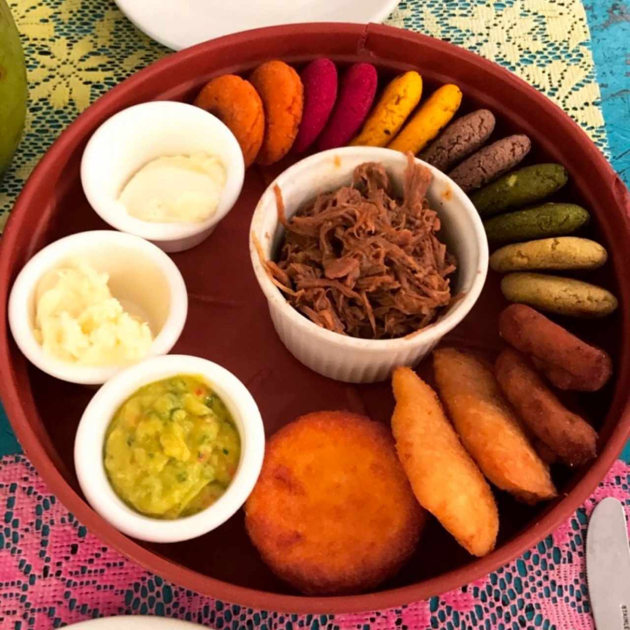 muy vistoso aunque no recomiendo este desayuno para dos personas ya que es muy poca comida y no llena lo suficiente