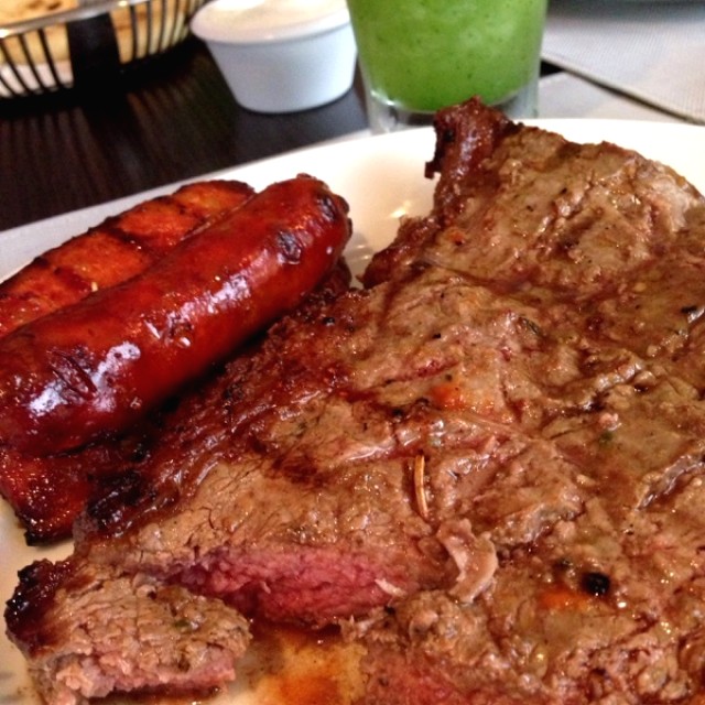 Churrasco de Solomo ,Servicio de Chorrizo y Limonada con hierba buena