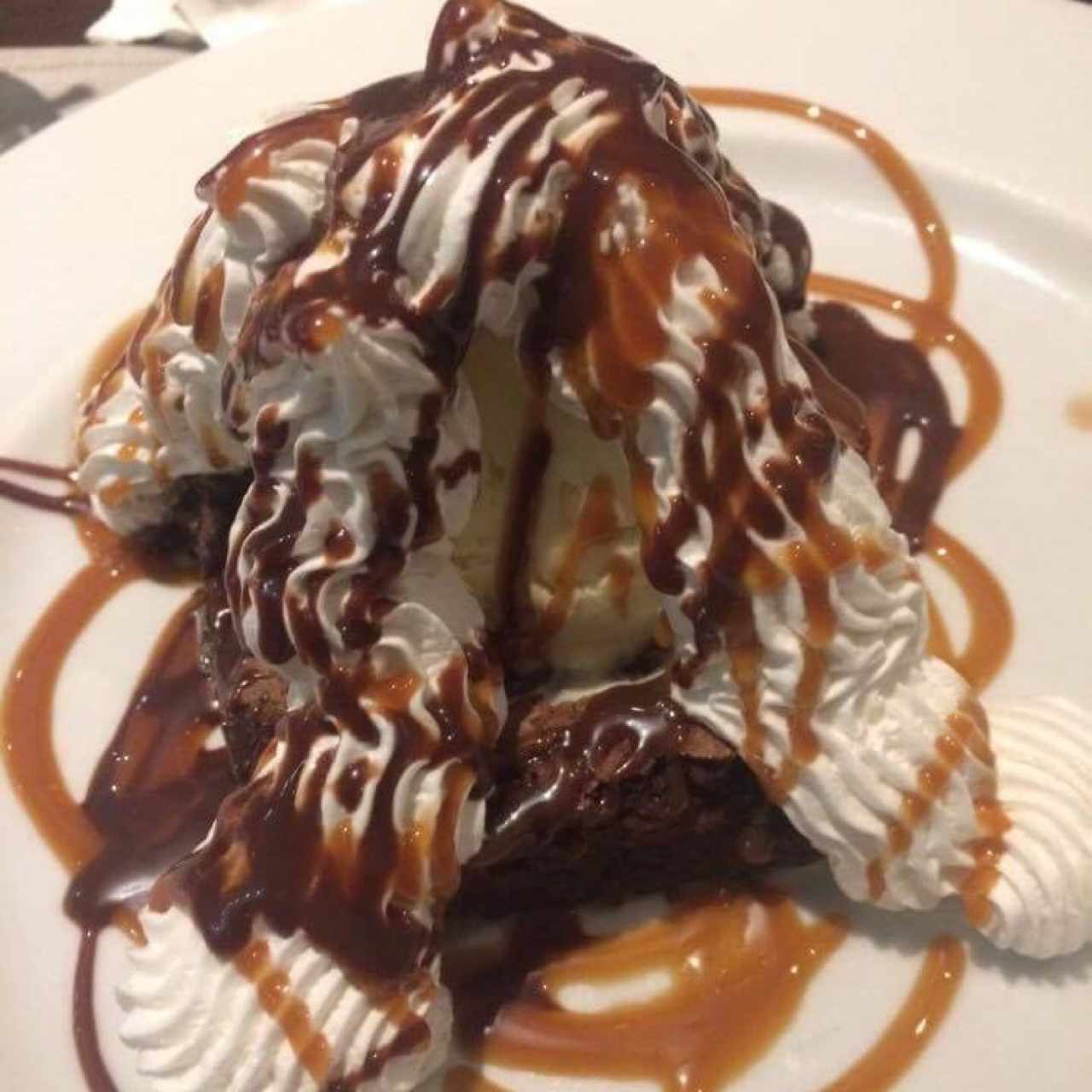 Brownie con helado