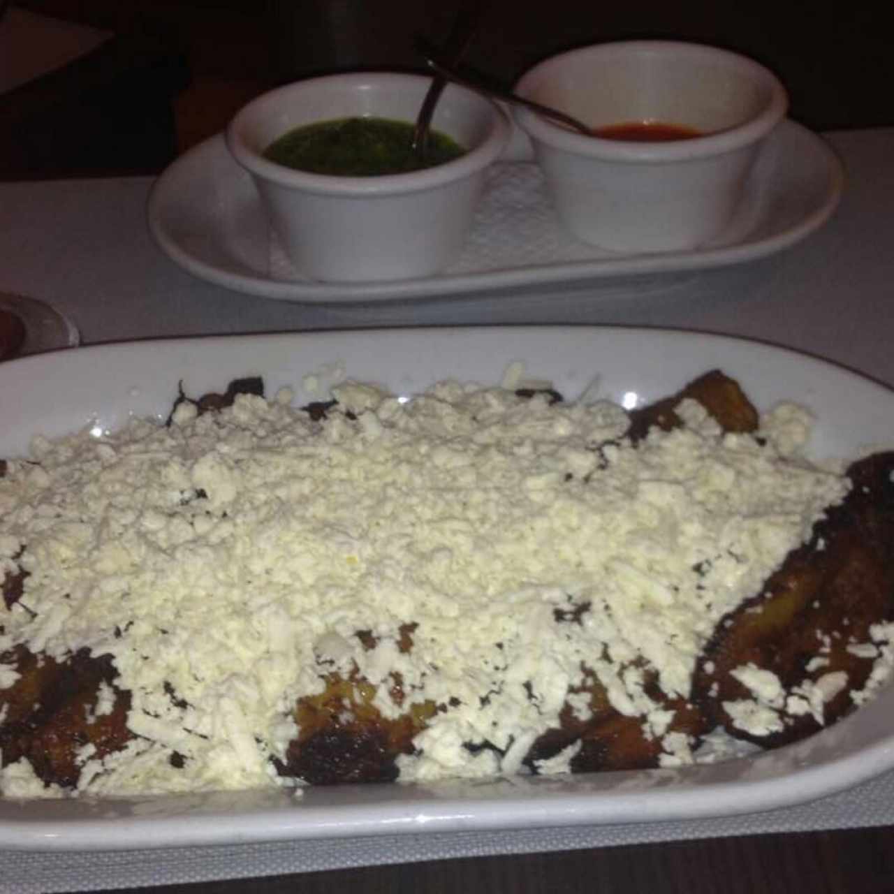 Tajadas con Queso, Excelentes, Guasacaca y Picante para todo