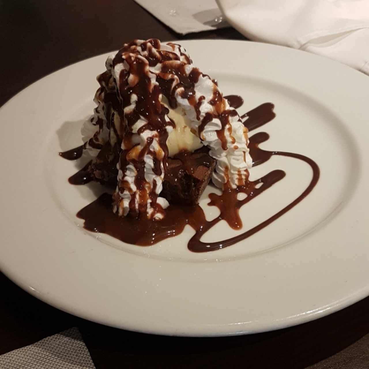 Brownie con helado