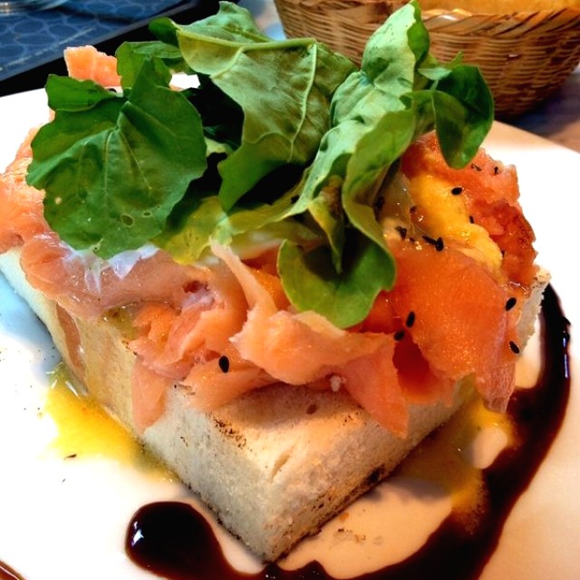 Huevos Benedictinos con Salmón 