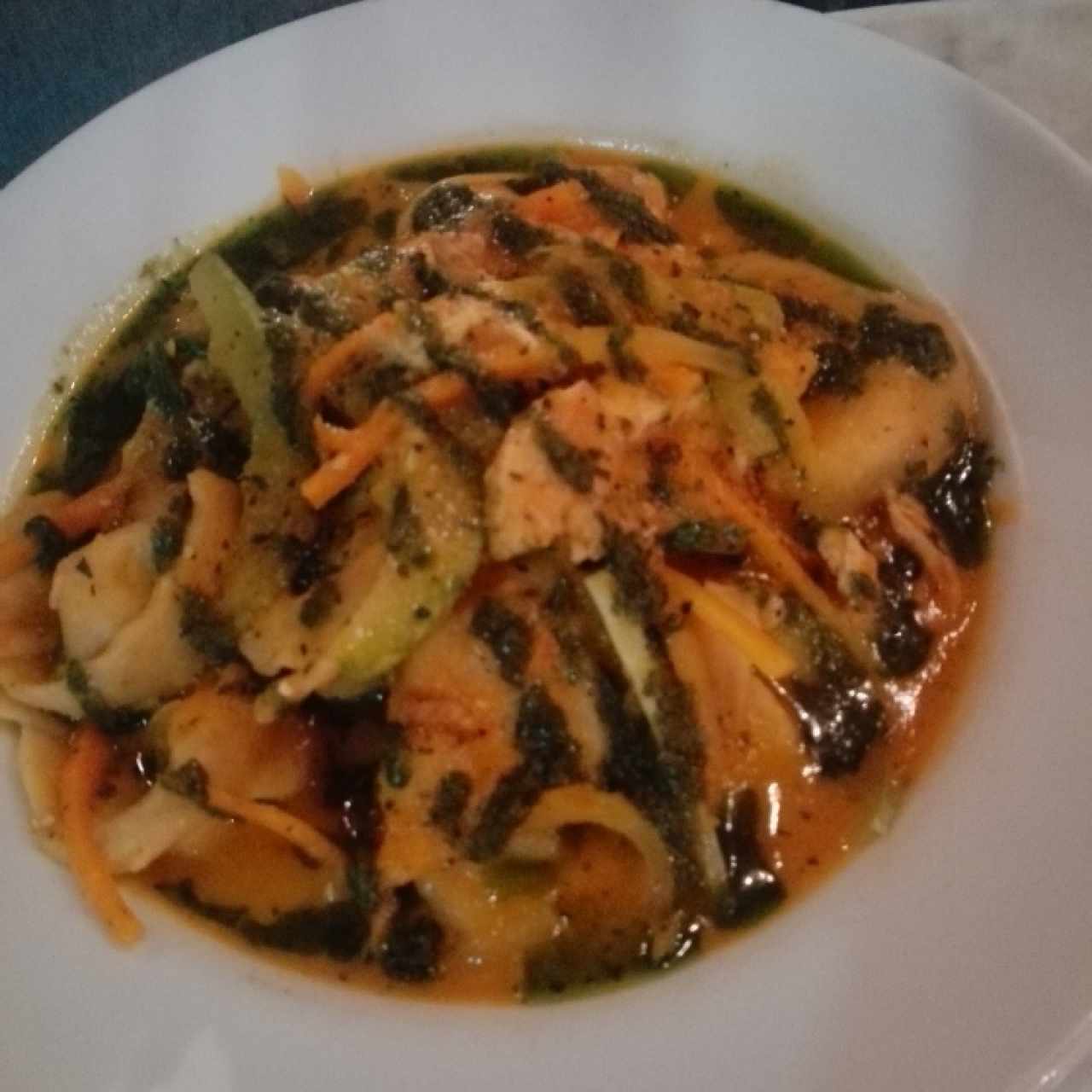 pasta con pollo y vegetales