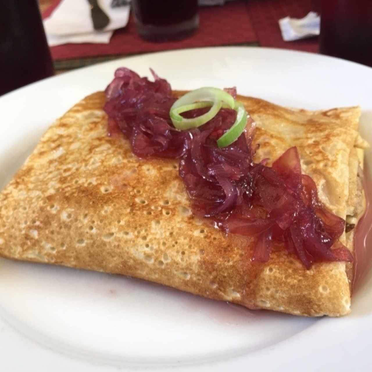 Creppe de pollo con mermelada de cebolla
