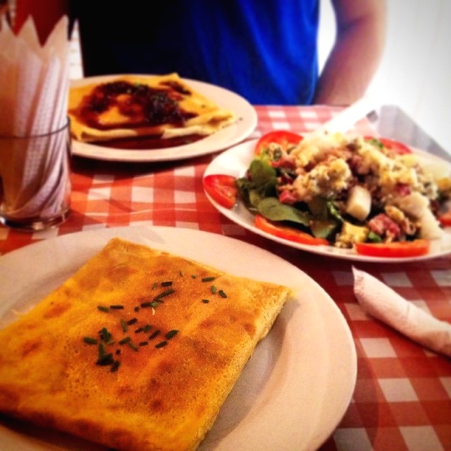 Crêpes poulet y bourgnignon y ensalada de queso azul 