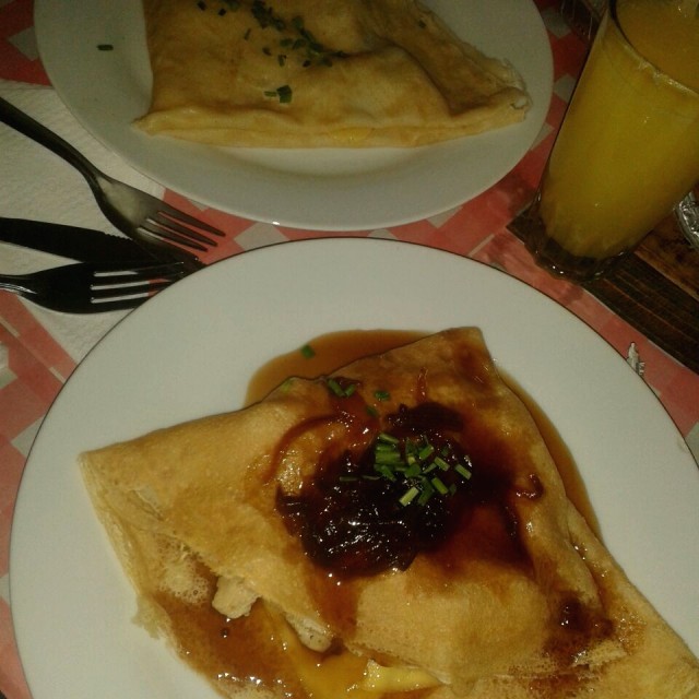 Crepe poulet y de carbe de res en vino y champinones