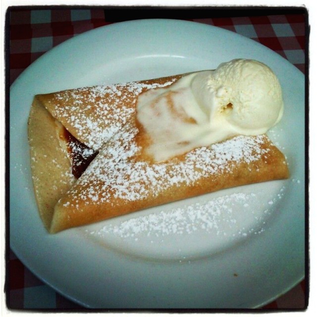 Crepes de arequite con banana y helado!