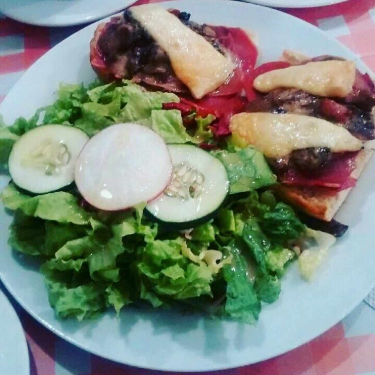 Brushetas de jamón Serrano y champiñones 