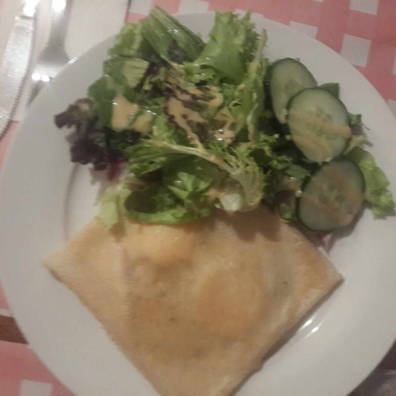 os) con Queso de cabra madurado y ensalada