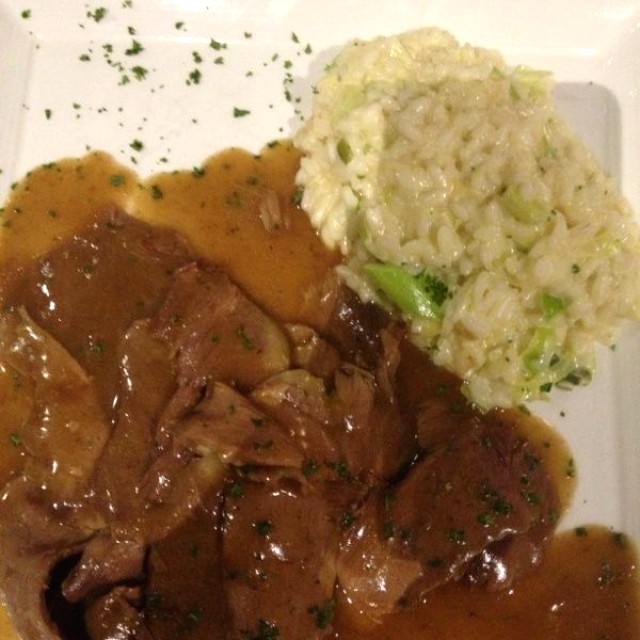 Pernil de cordero con risotto de ajo porro