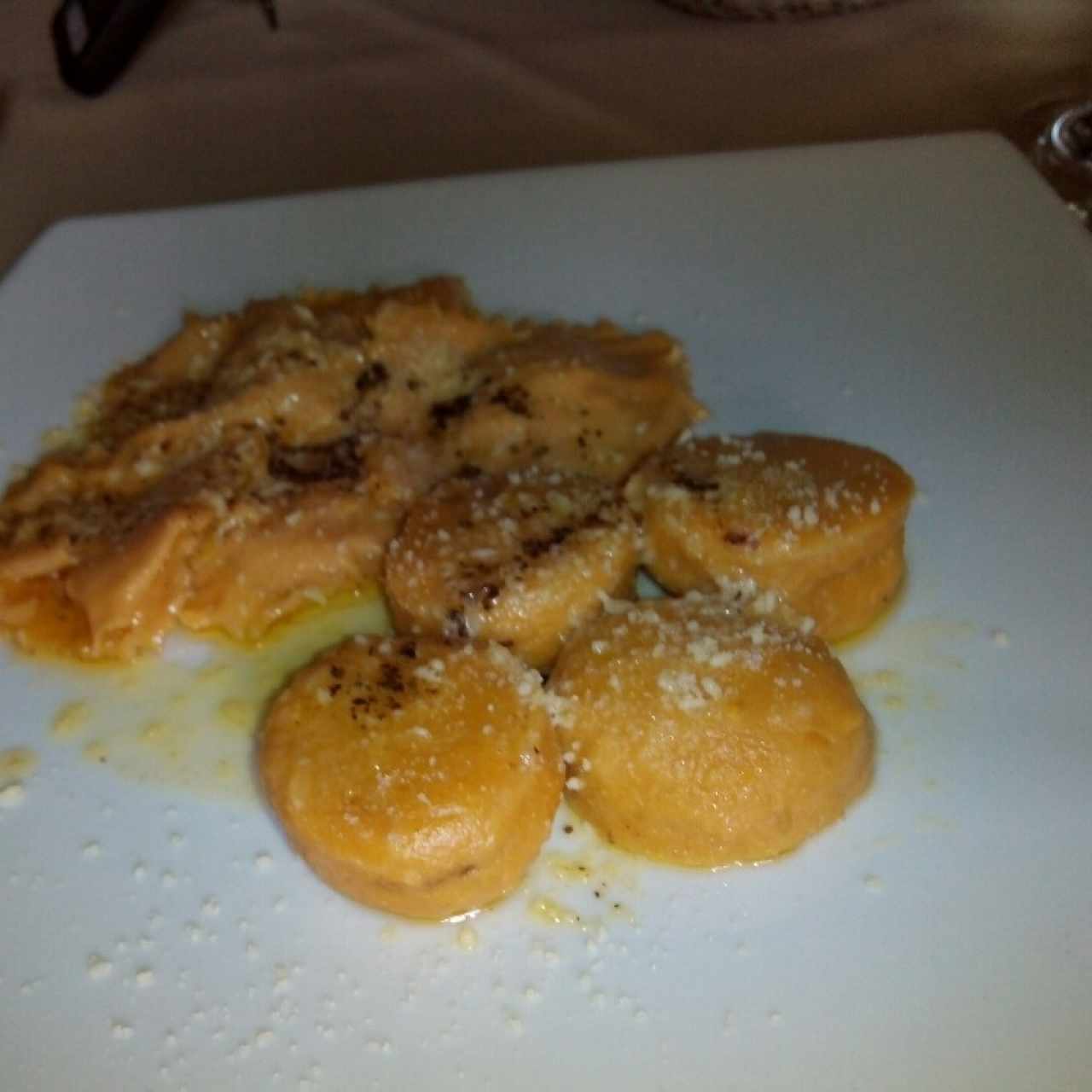Ravioli de auyama y gnocci de batata y ciruela