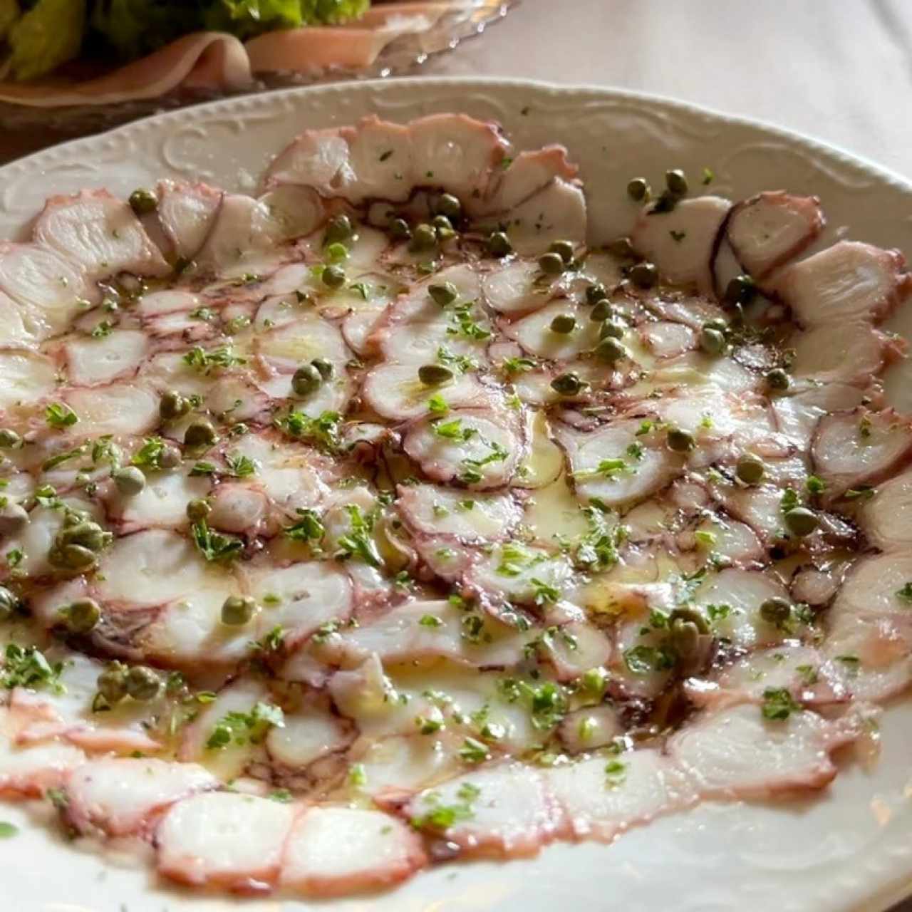 ENTRADAS - CARPACCIO DE PULPO de los mejores que me he comido en caracas, si tienen la oprotunidad de venir no lo duden
