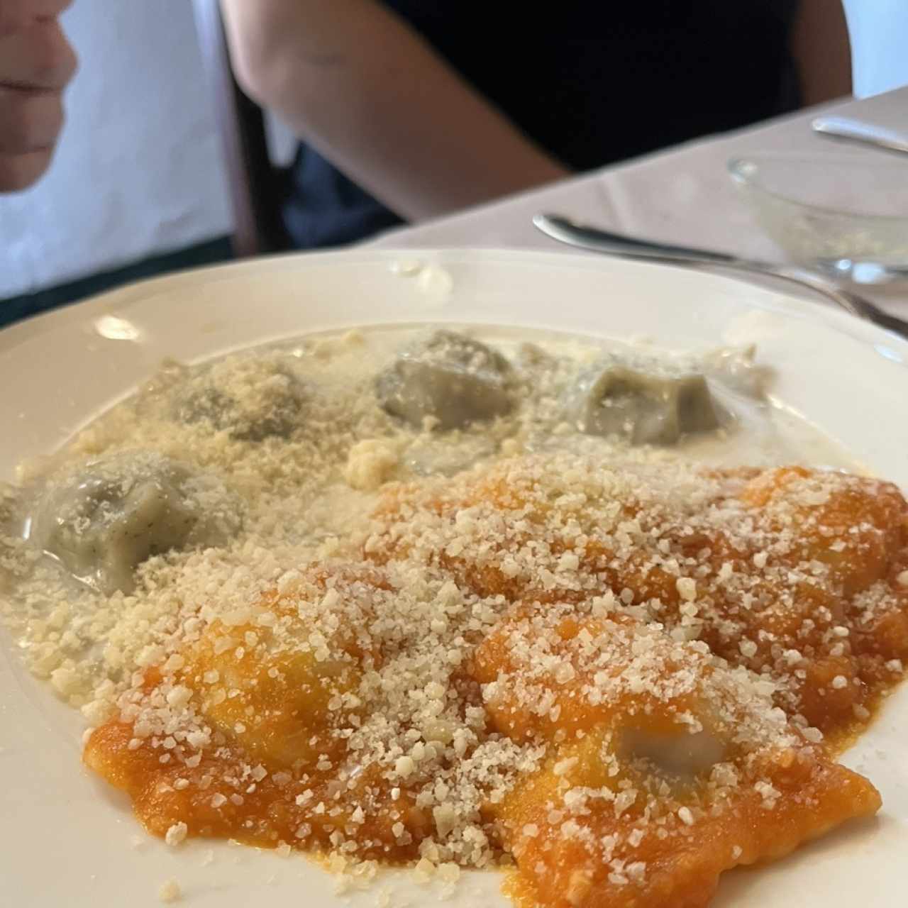 Duo rellokos de ajoporro y gorgonzola y salvicia y napoli