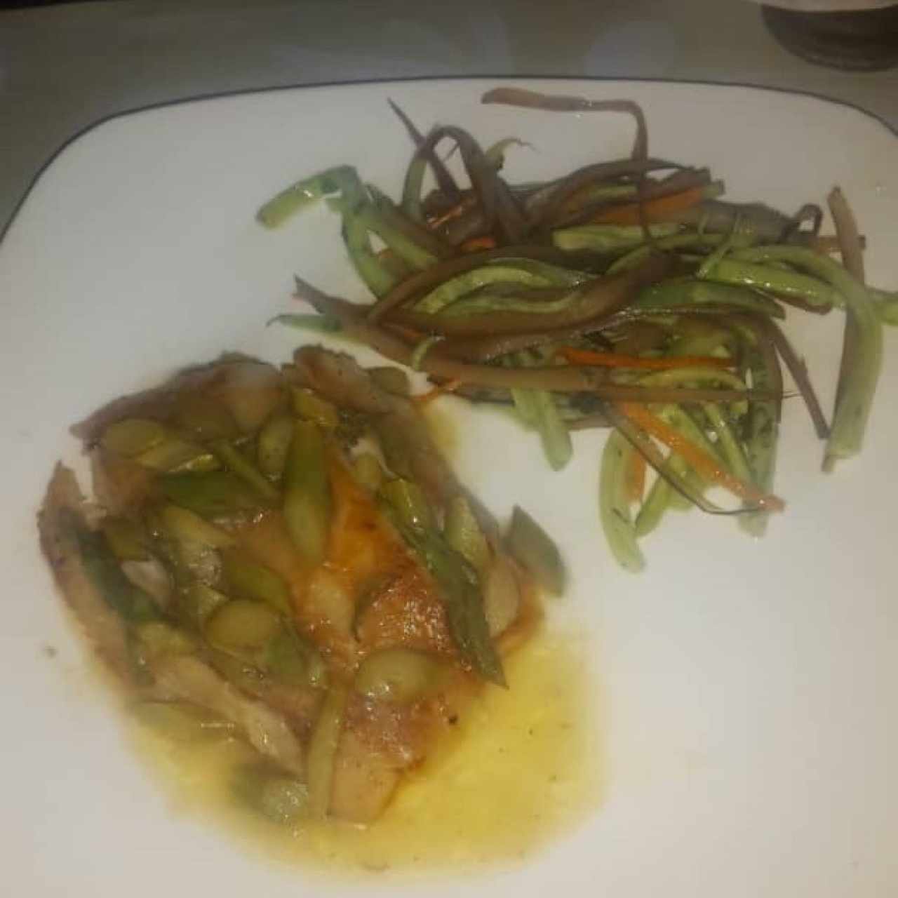 pescado blanco con espárragos
