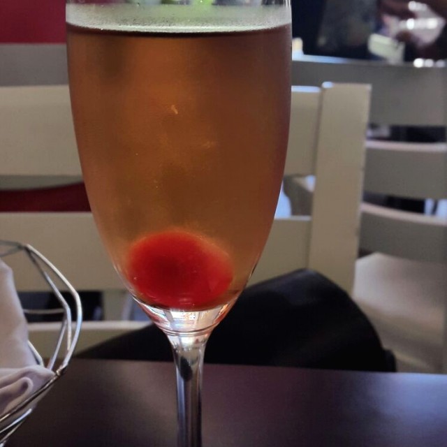 Vino blanco con Kirsch