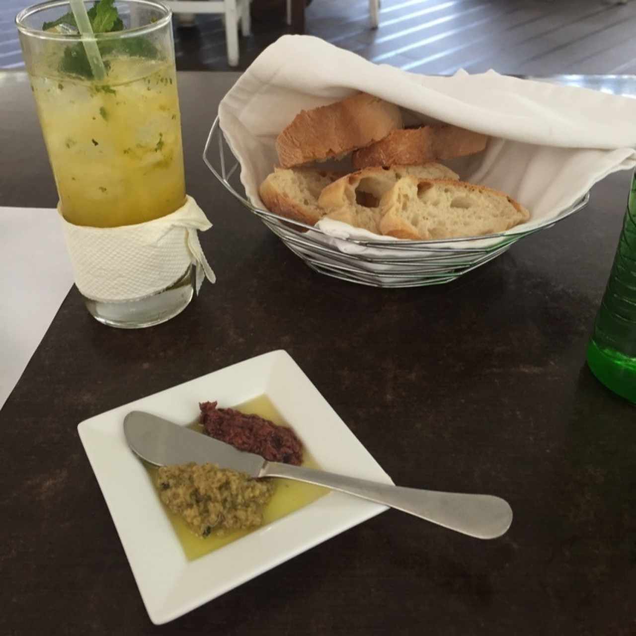 pan y aceitunas por la casa