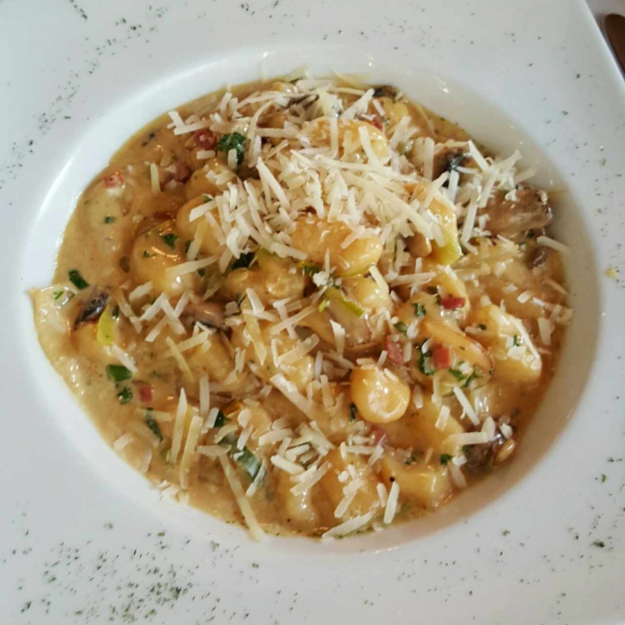 ñoquis con champiñones y serrano 