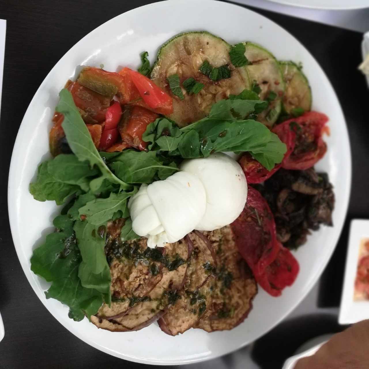 antipasto de berenjena y burrata