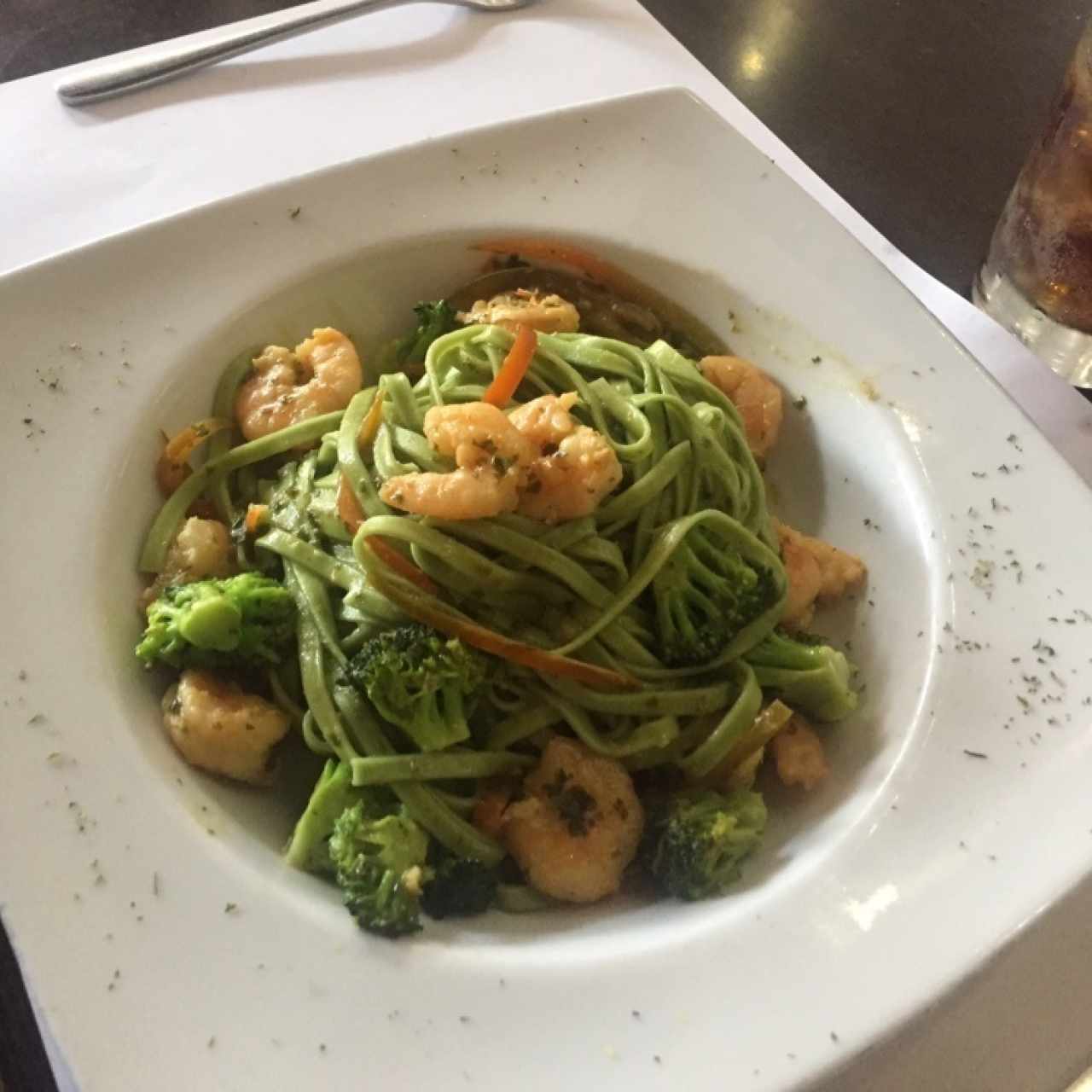 pasta con calamares, camarones y brocoli 
