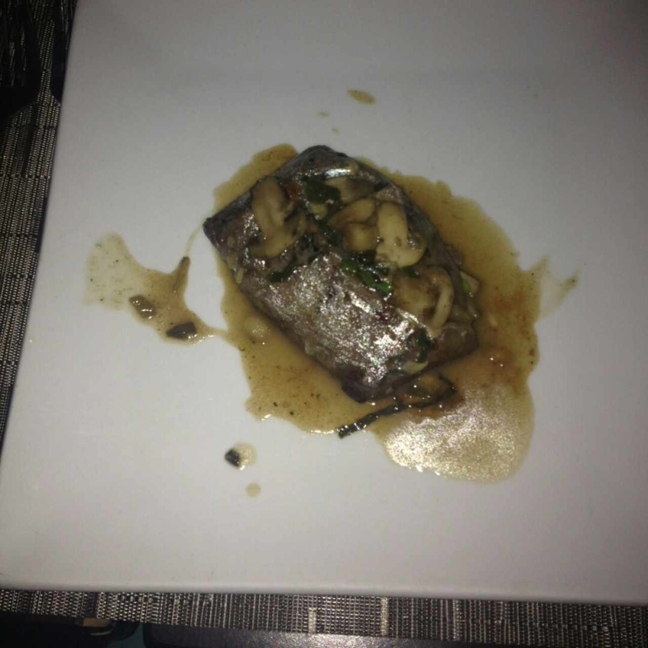 Lomito con queso de Cabra y Cebollas Caramelizadas