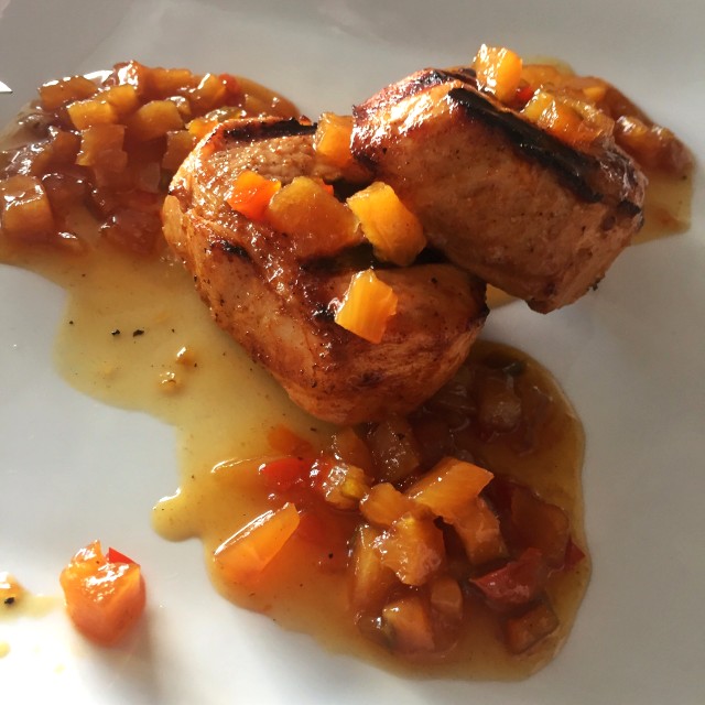 Lomo de cerdo con chutney de piña