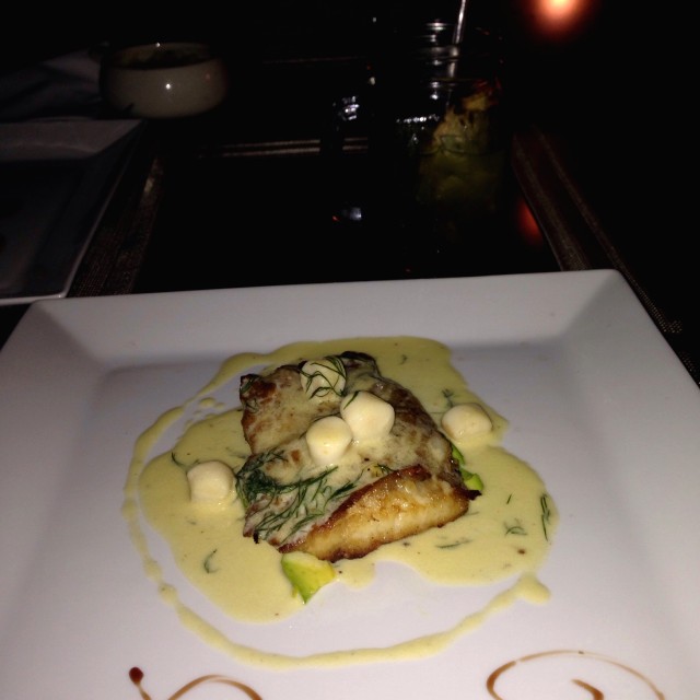 Róbalo en crema de eneldo y vieiras