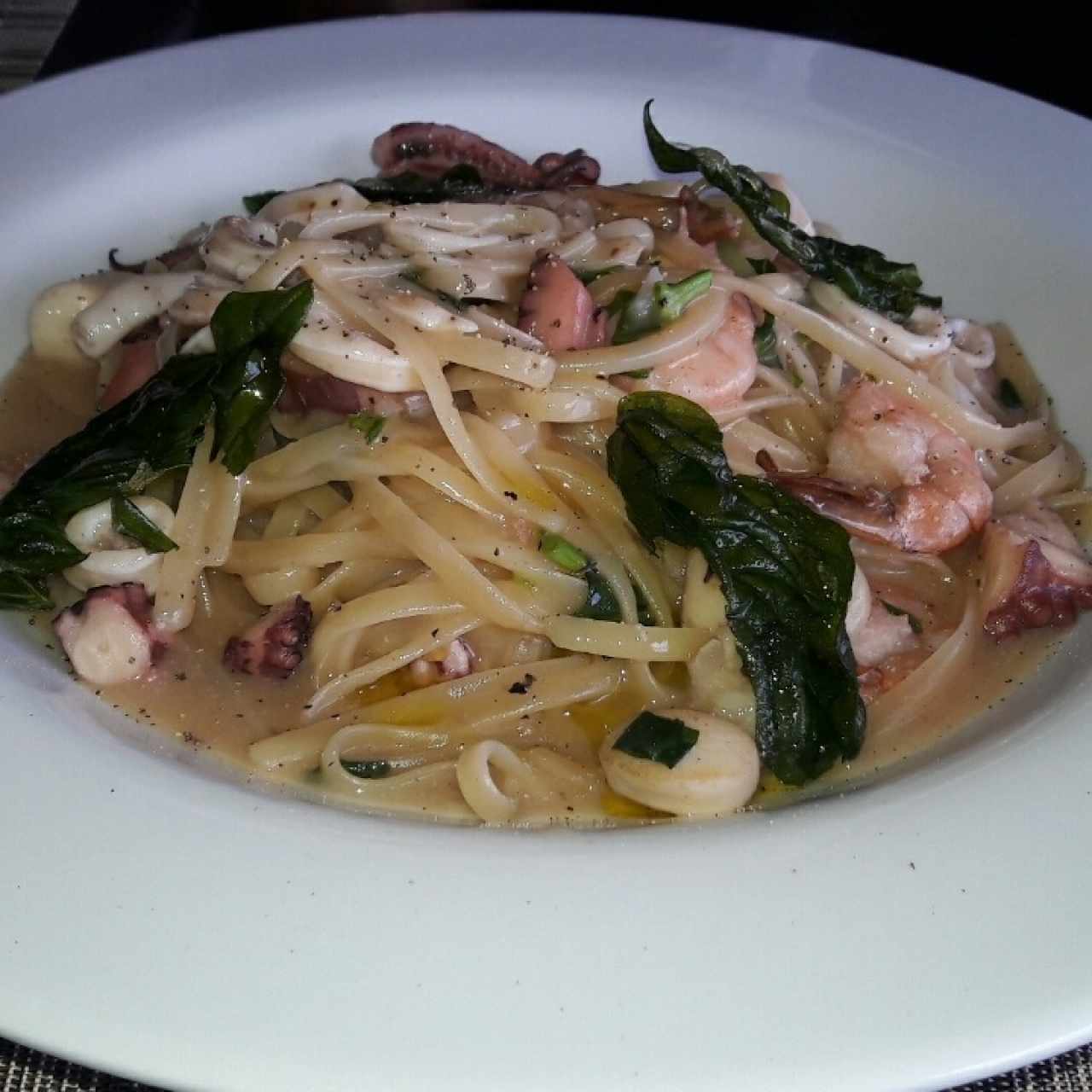 Pasta Aglio e Olio Con Mariscos