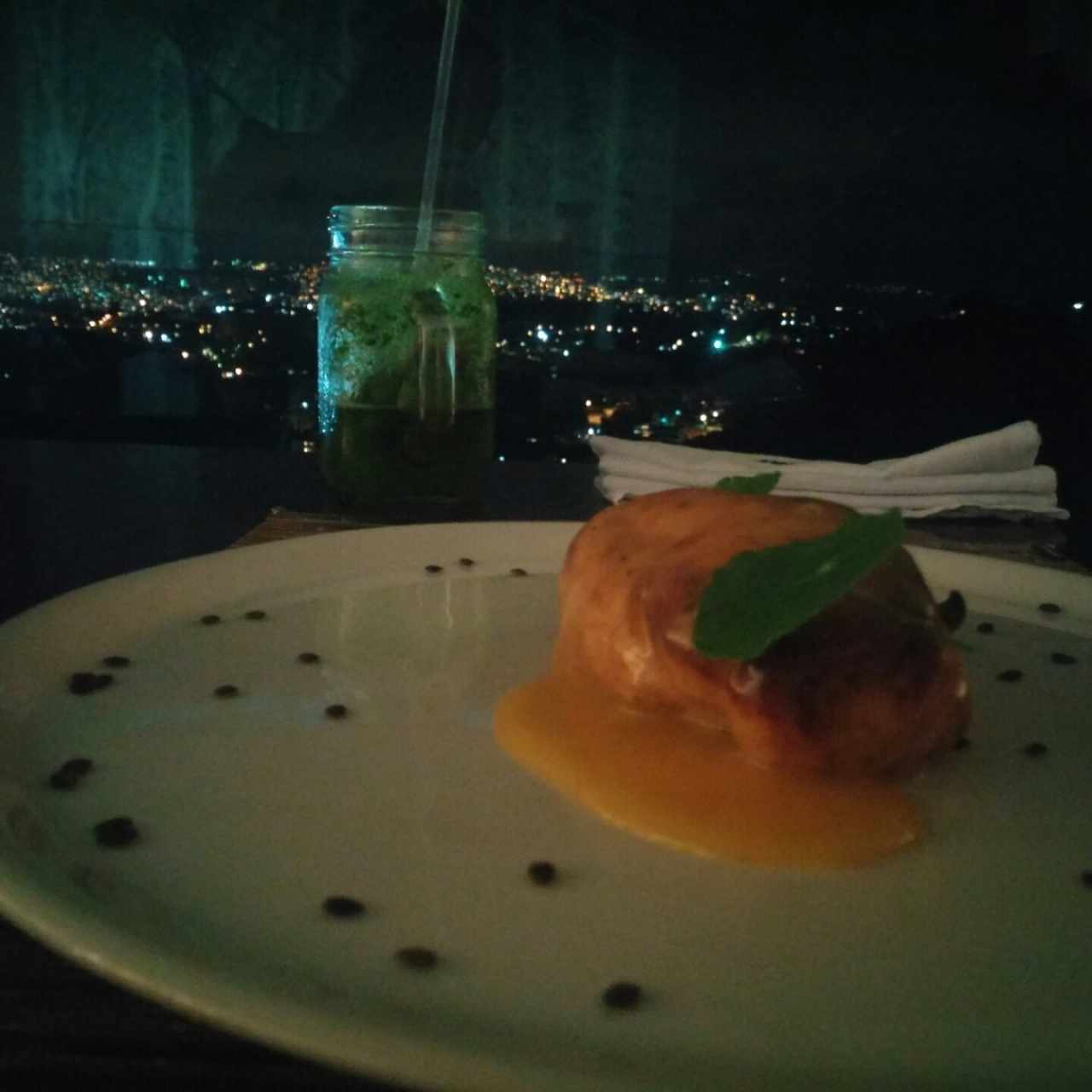 Suprema de pollo en salsa de parchita.