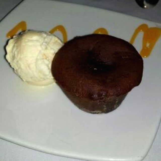 Fondant de chocolate con helado de vainilla