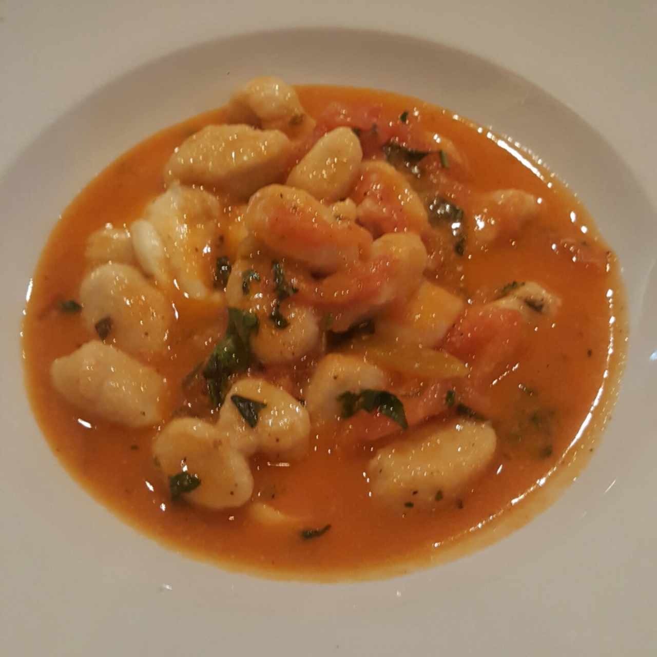 gnocci al fileto con albahaca y boconccini 