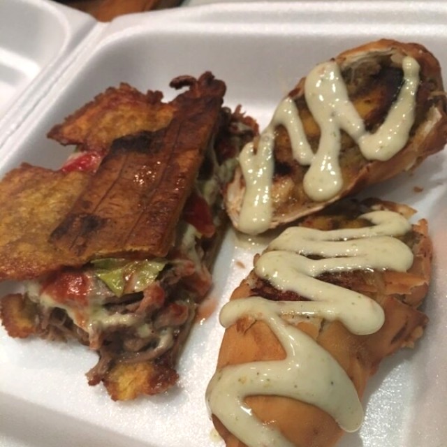 Patacon mixto y tequeyoyo.
