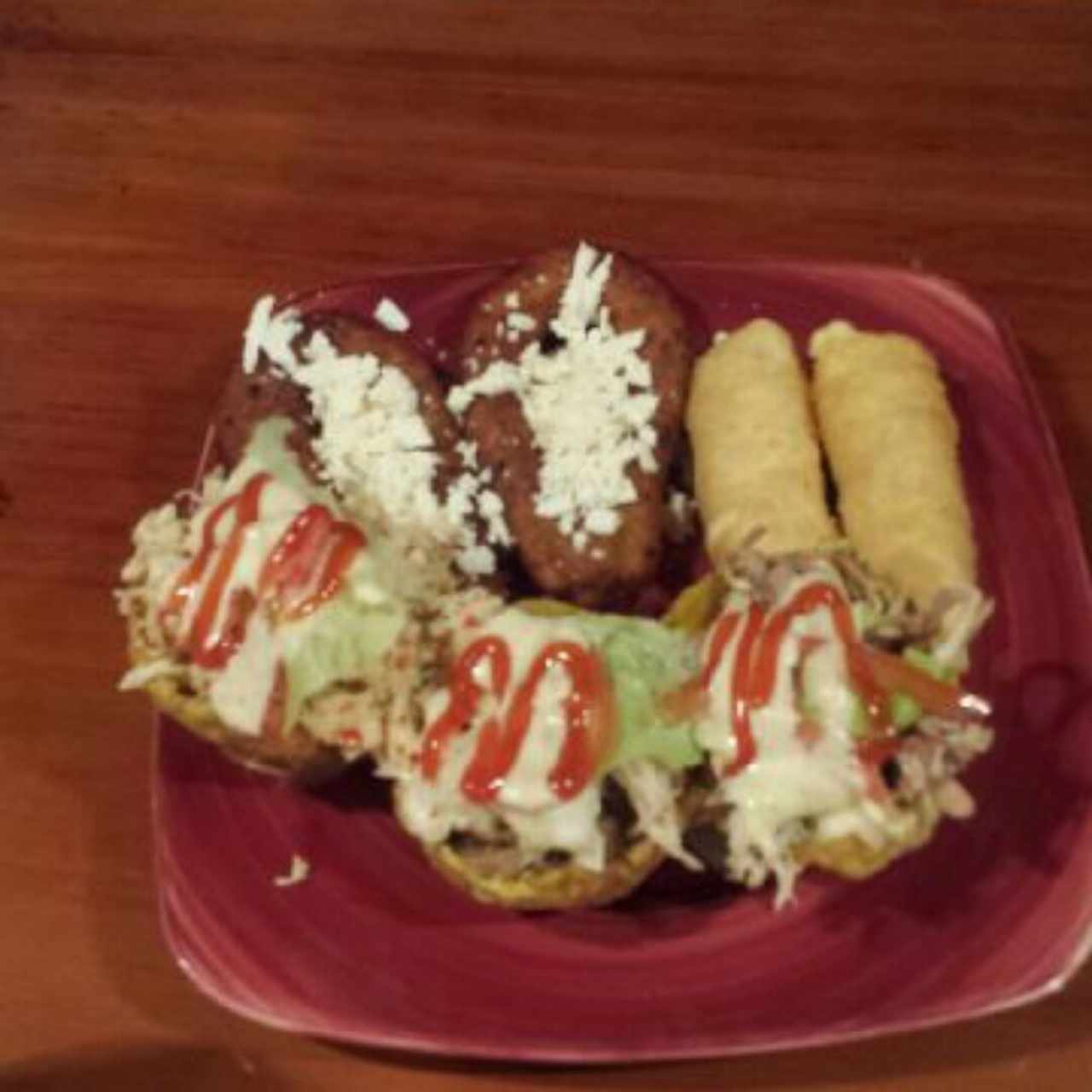 entrada trio tequeño mandoca y tacitas de patacon