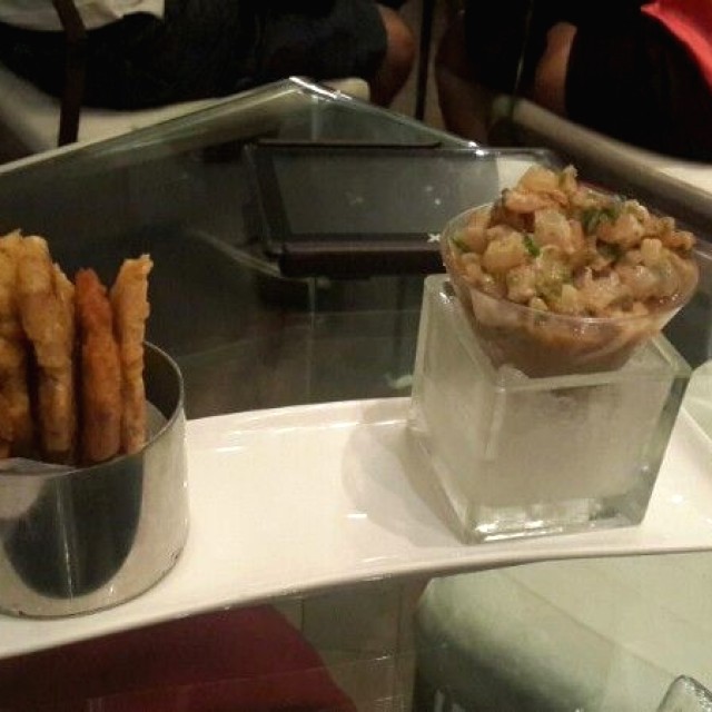 Ceviche acompañado de tostones