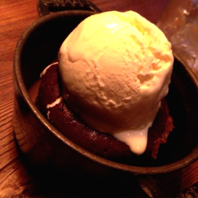 Molten de chocolate.