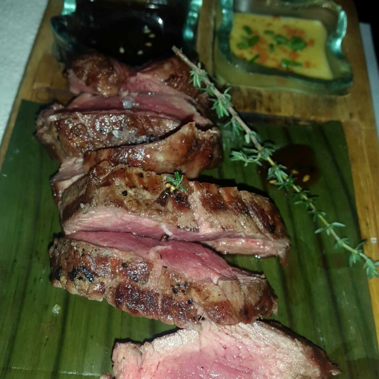 Lomito al Grill c/salsas bernaise y BBQ 
